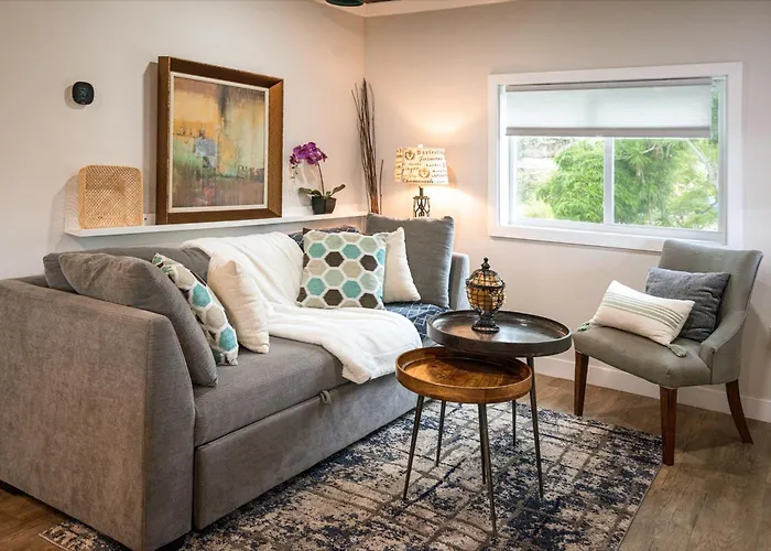 Shares View Luxury Apt