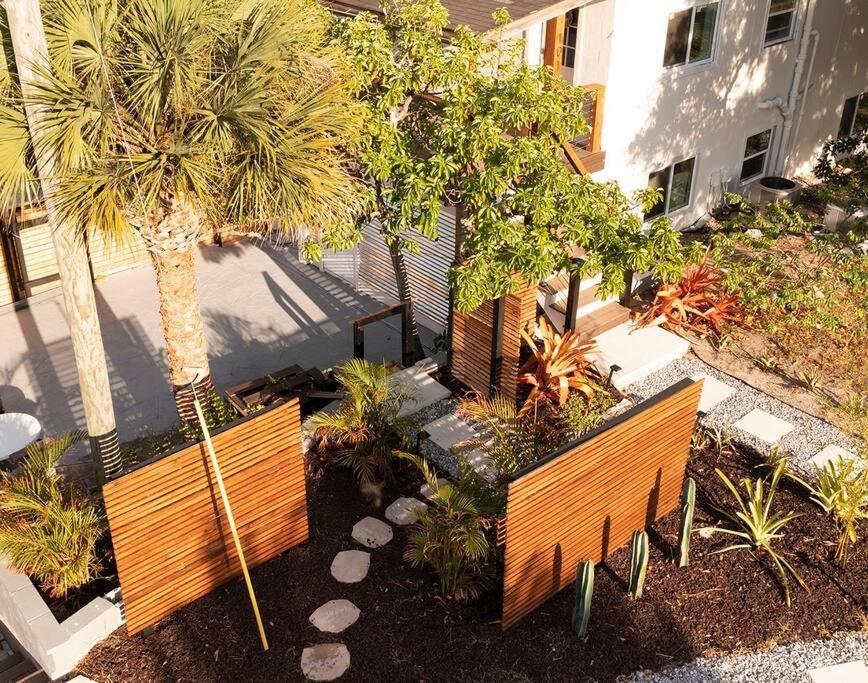 Shares View Luxury Apartment