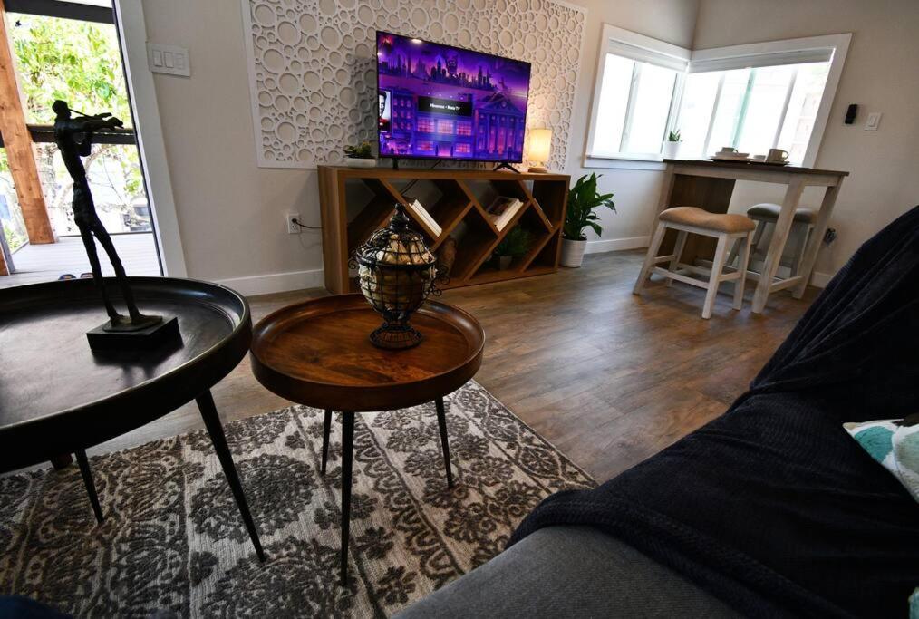 Shares View Luxury Apartment